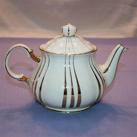 Porcelain teapot 